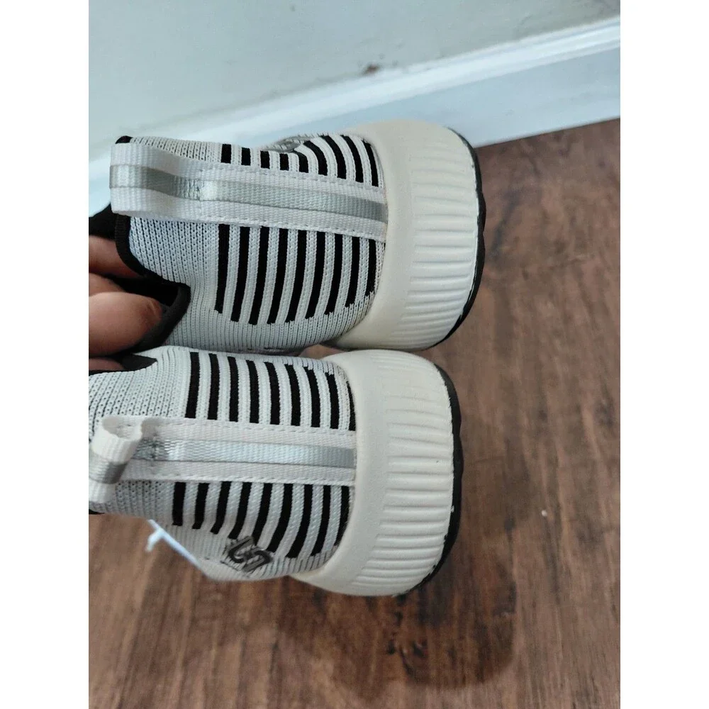 Skechers Bobs Memory Foam Women Size us 9.5 White Black Sneakers Shoes